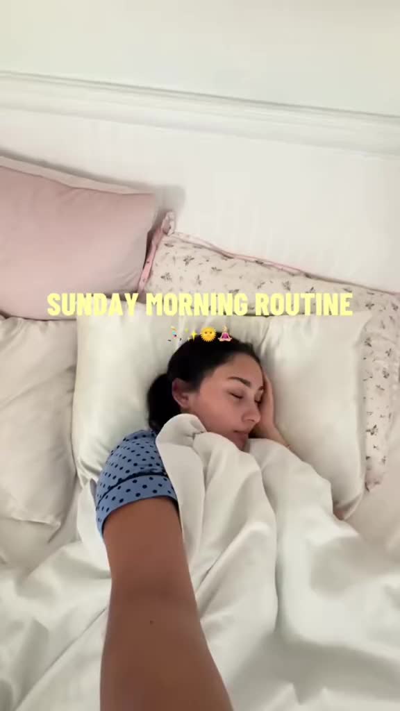 Sunday mornings 🤍 ☀️ slow starts, little wellness rituals, and getting ready for the week ahead. My current morning...