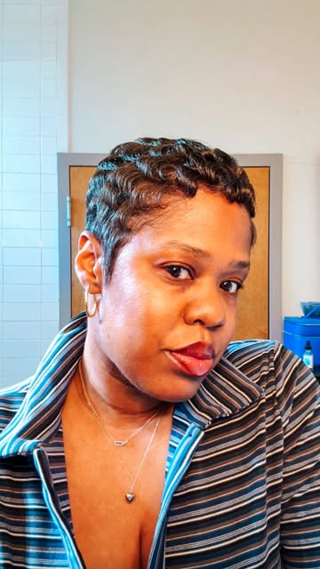 Never thought I’d be using a tool like this, but I’m impressed 👀 The Wavytalk Cool Curl Pencil’s slim design works s...