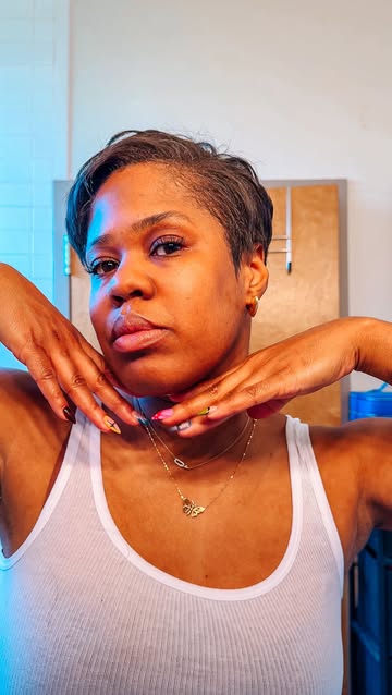 Dark spots? We don’t know her! After 3 weeks of using @bioelements vc10 Dark Spot Solution, my skin is smoother, brig...
