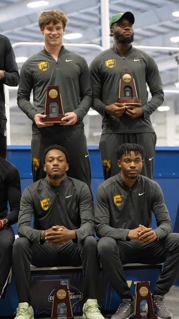Came out & showed out 💪 #SicEm 🐻