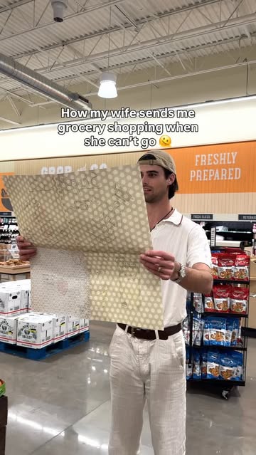 And then there are JUST 2 B A N A N A S!!!!😳 Who‘s your grocery manager? 👀😂 #grocerymemes #howmywifeseesme #couple...