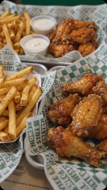 POV: you just found your new favorite wings 🍗✨ @wingstop.fr Creating food content that makes people stop scrolling,...
