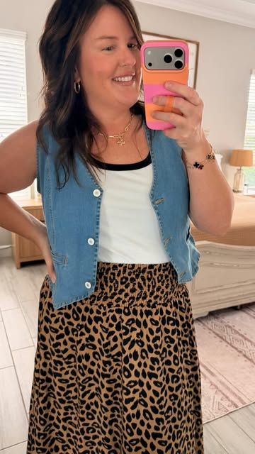 If you’ve been looking for cute fall pieces that are easy to actually wear, I linked all my favorites on LTK 🤎 #Mids...