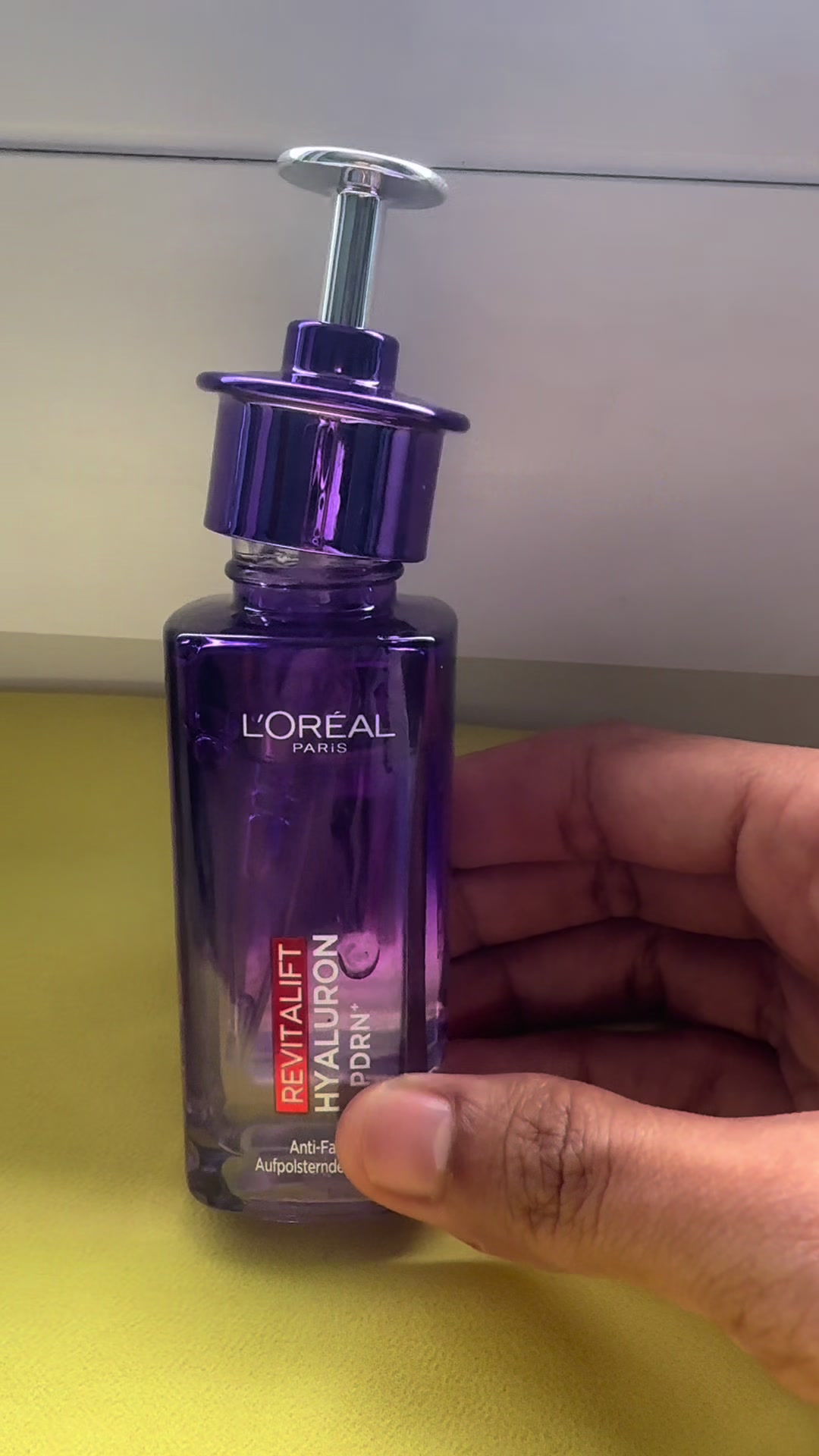 Anzeige| Das L'Oréal Paris Serum versorgt die Haut mit extremer Feuchtigkeit und verleiht der Haut einen aufpolsternd...