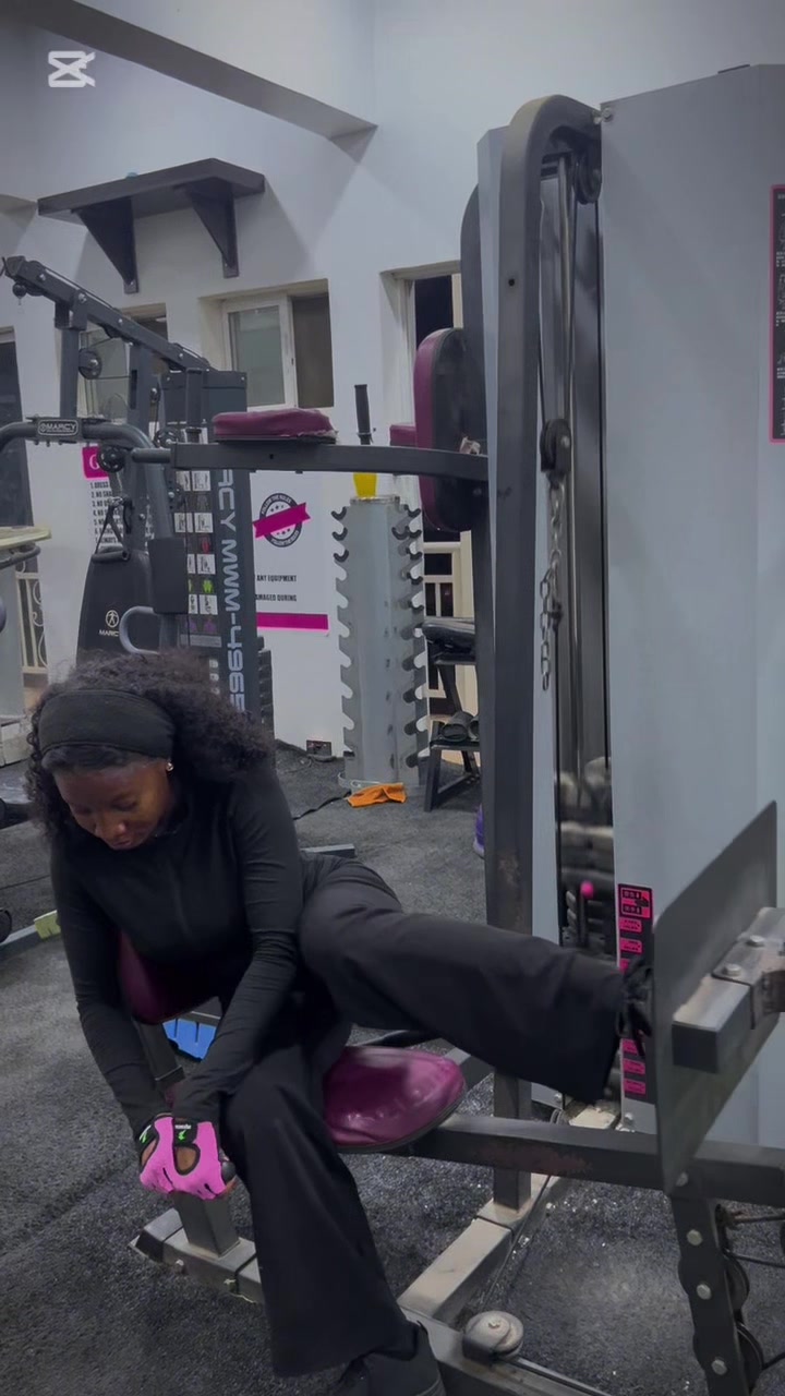 Consistency over comfort.#gym #legday #fitness #women #consistency