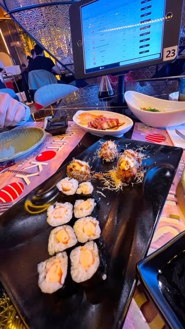 Buen dato: Buenisimo rest @sushitokyo.es muy buena calidad y sales rodando, genial para ir con personas que comen muc...