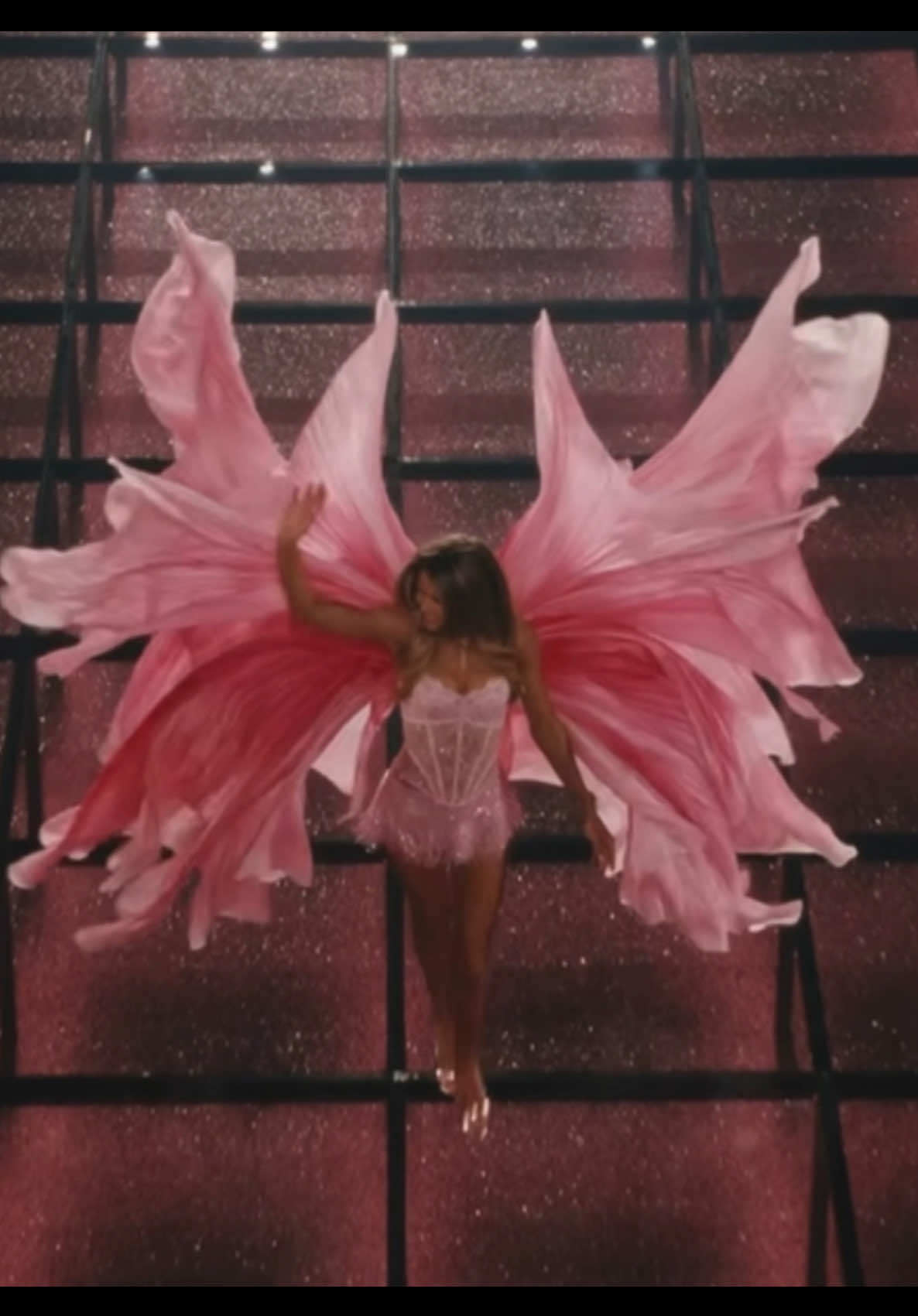 Next year glitter on the runway please😩 #victoriassecret #VSFashionShow2027