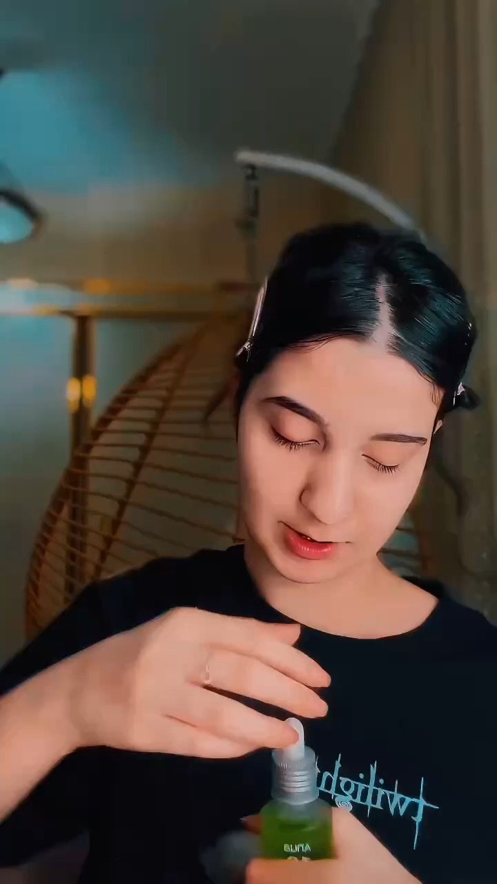 Talking to the camera skincare reel