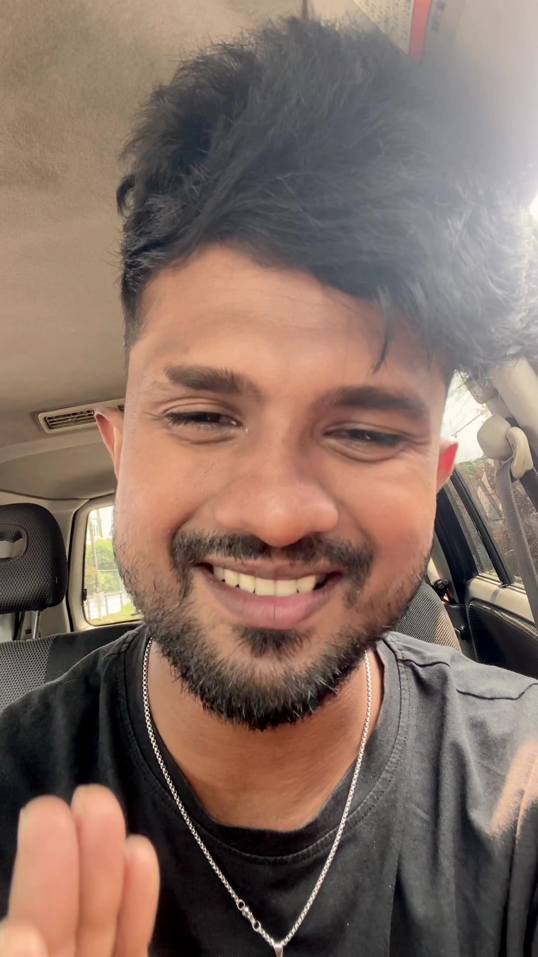 ඊයේ බැනලා අද මාත් පෝලිමේ ඇයි ? තෙරෙන්නැති උන්ටසරල සිංහලෙන් 🧐🙃👊#malith #srilankan_tik_tok🇱🇰 #trending #thelpolima