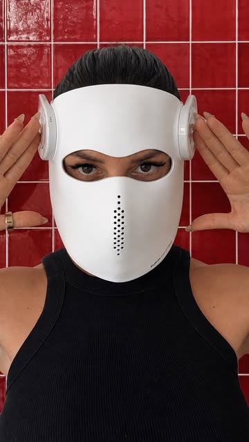 @erythros is the ONLY FDA-cleared laser mask powered by 164 medical-grade lasers! ⚡️ 🔵 Laser technology—not LED 🔴 4...