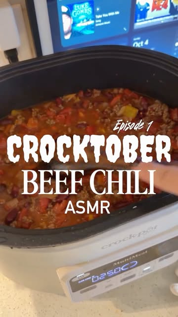 Anyone else love fall for the fact that it’s completely acceptable to have every meal out of the crockpot?🙋‍♀️