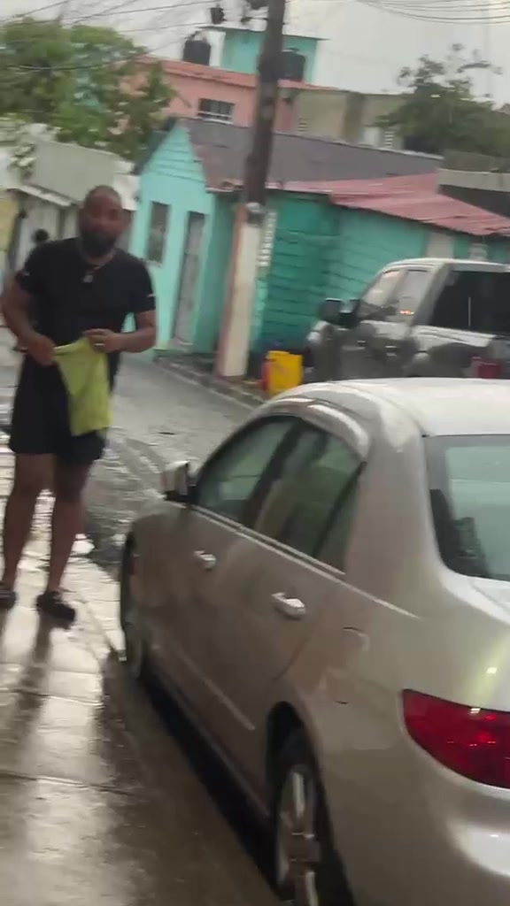 No puede caer una agua 😂😂🏃🏽‍♂️