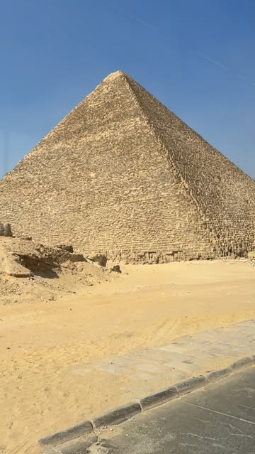 No words necessary. #Egypt #PyramidsOfGiza #MindBlown #BucketListChecked #FunnyInstagramReels