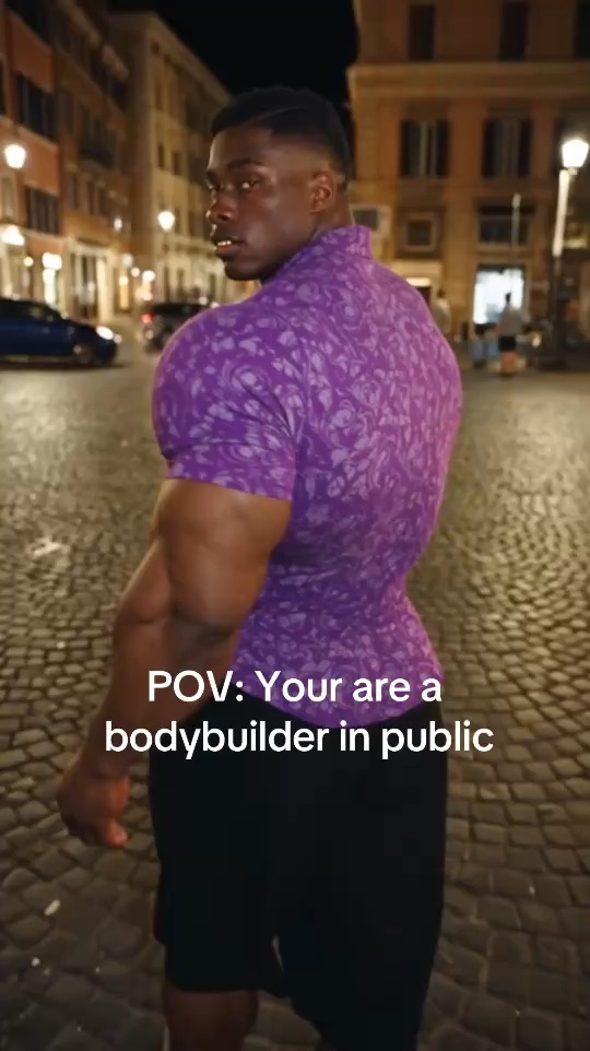 POV: You are a bodybuilder in public