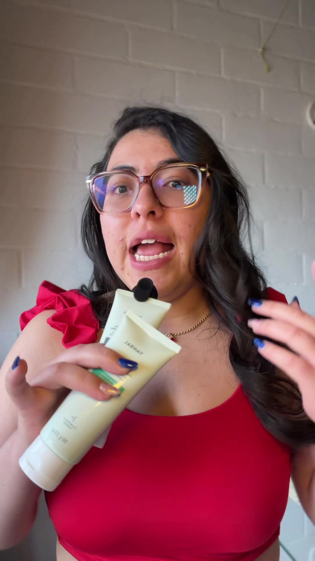 ¡Qué emoción probar estos productos de Yanbal! 🥰 Mi amiga que maneja la marca me envió este exfoliante y mascarilla...