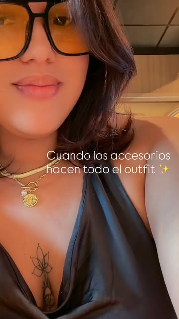 Coffee date, but make it YSA ✨ Los accesorios que convierten cualquier look sencillo en un outfit. Available in Pater...