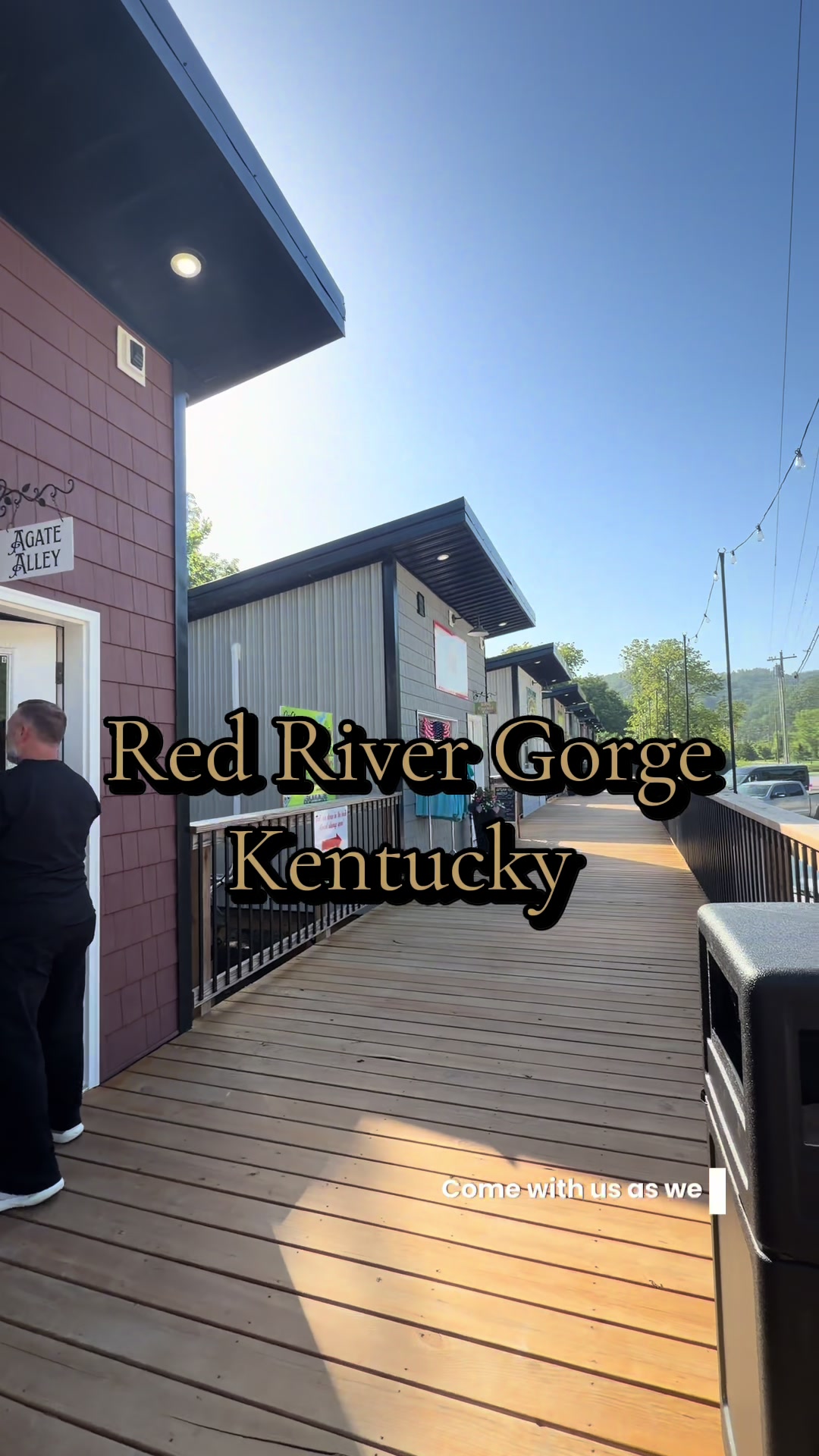 We had the best time at these little shops at @Red River Gorge and at the petting zoo. If you’re in the area go suppo...