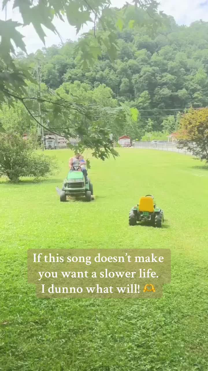 Some songs are just good for the soul. Slower way of living will always be my favorite. #southern #slow #grasstok #mo...