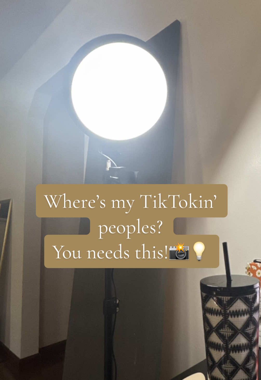 This panel ring light is a GAME CHANGER for videos & lives! ✨ No more dark, grainy footage—just bright, soft, profess...