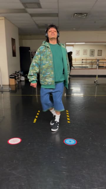 Main character energy. No intro needed 😎🚶‍♂️ 🕺 original walk: @donrroyce I made this with @higgsfield.ai genjutsu...