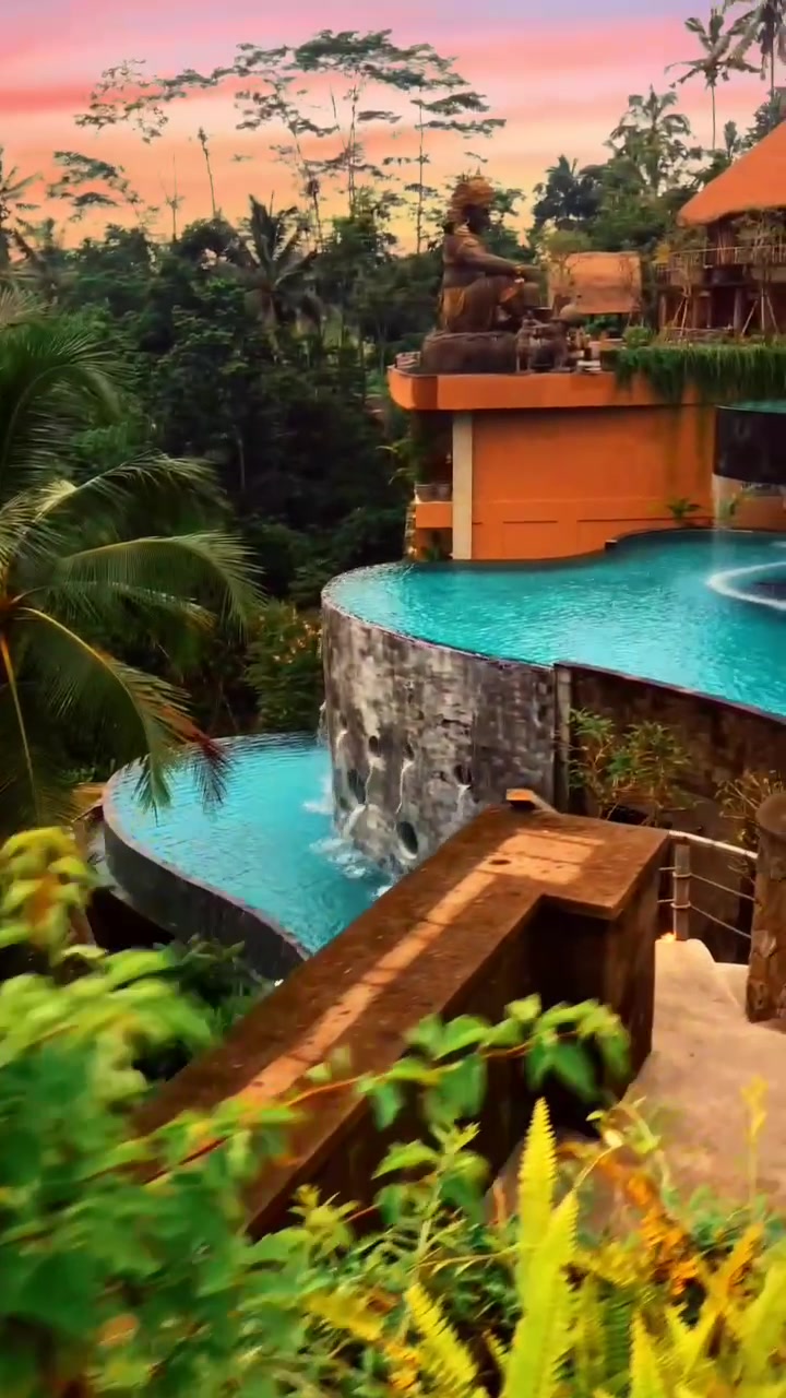 A world of pure imagination 🌴 Who would like to be here now? 😍 #bali #travel #hotel