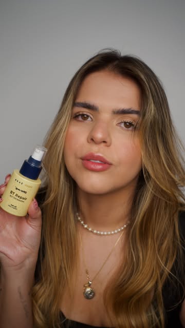 Parceria | Cabelo alinhado, brilhando e sem frizz em poucos minutos 💛 O óleo da linha BT Repair da @braehaircare ent...