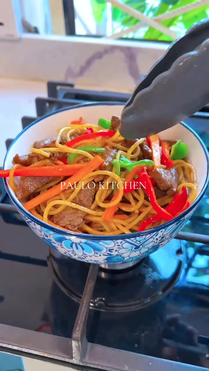 Delicious stirfry spaghetti @PAULO KITCHEN ##viraltiktok##cooking##food##chef##foodie
