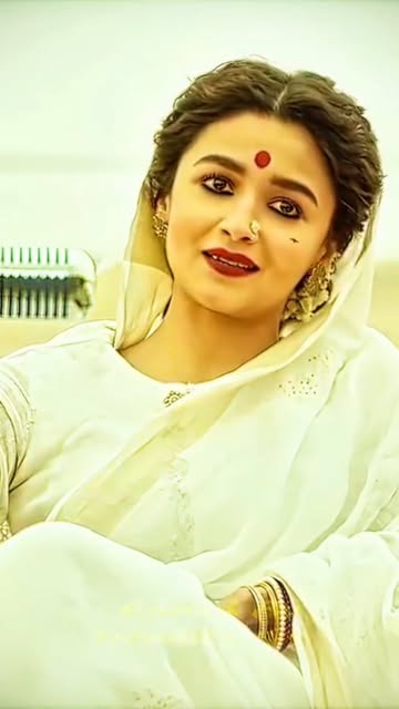 Sach kahu toh... aapse zyada izzat hai hamare paas." 🔥 This scene is a brilliant masterclass in challenging societal...
