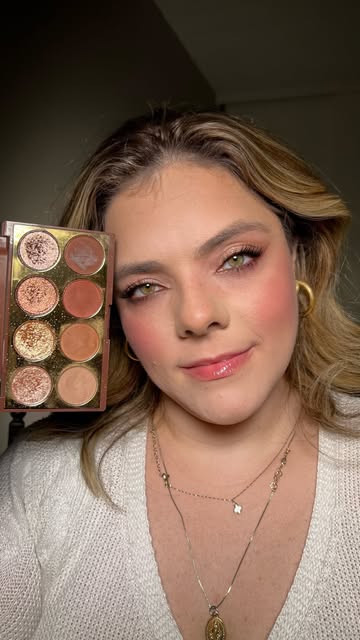 Tutorial desse olho marrom usando a paleta Neutrals da @linhaniinasecrets Já me conta se você gosta de tutorias assim...