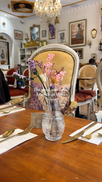 Je suis tombée amoureuse de la déco et du brunch de ce salon de thé 🍵🥹 Collaboration avec @Violetta et Alfredo - re...