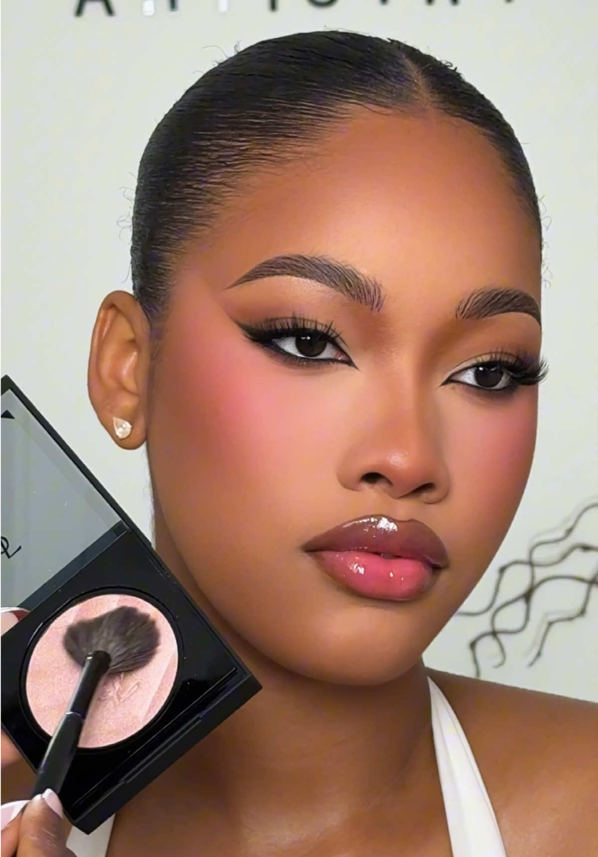 Full tutorial on this berry toned summer soft Glam 🍓💕 Key products: @pradabeauty PRADALINES EYE PENCIL (shade 01 Ne...