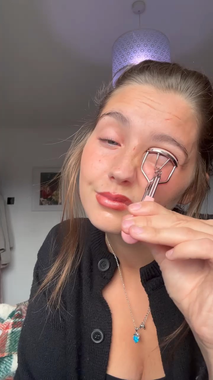 Eye lash curler