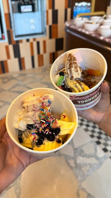 Just found my new froyo obsession 🍦🤎 8 flavours, endless toppings & all the syrups to mix and match — basically, no...