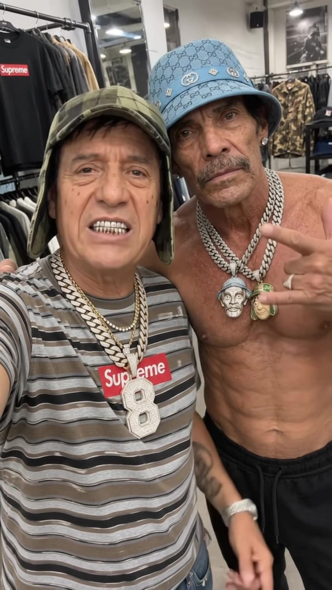 El chavo y don Ramón diciendo que van ir a honduras