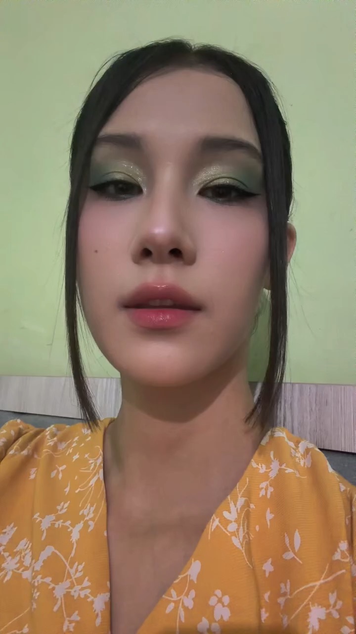 Green Make up