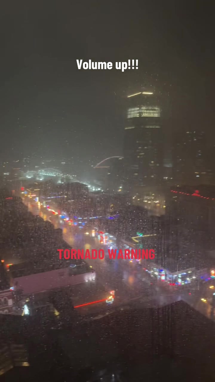 Ever wonder what it looks like downtown for a tornado? Probably not but here’s my experience 😳 #tornado #severeweath...