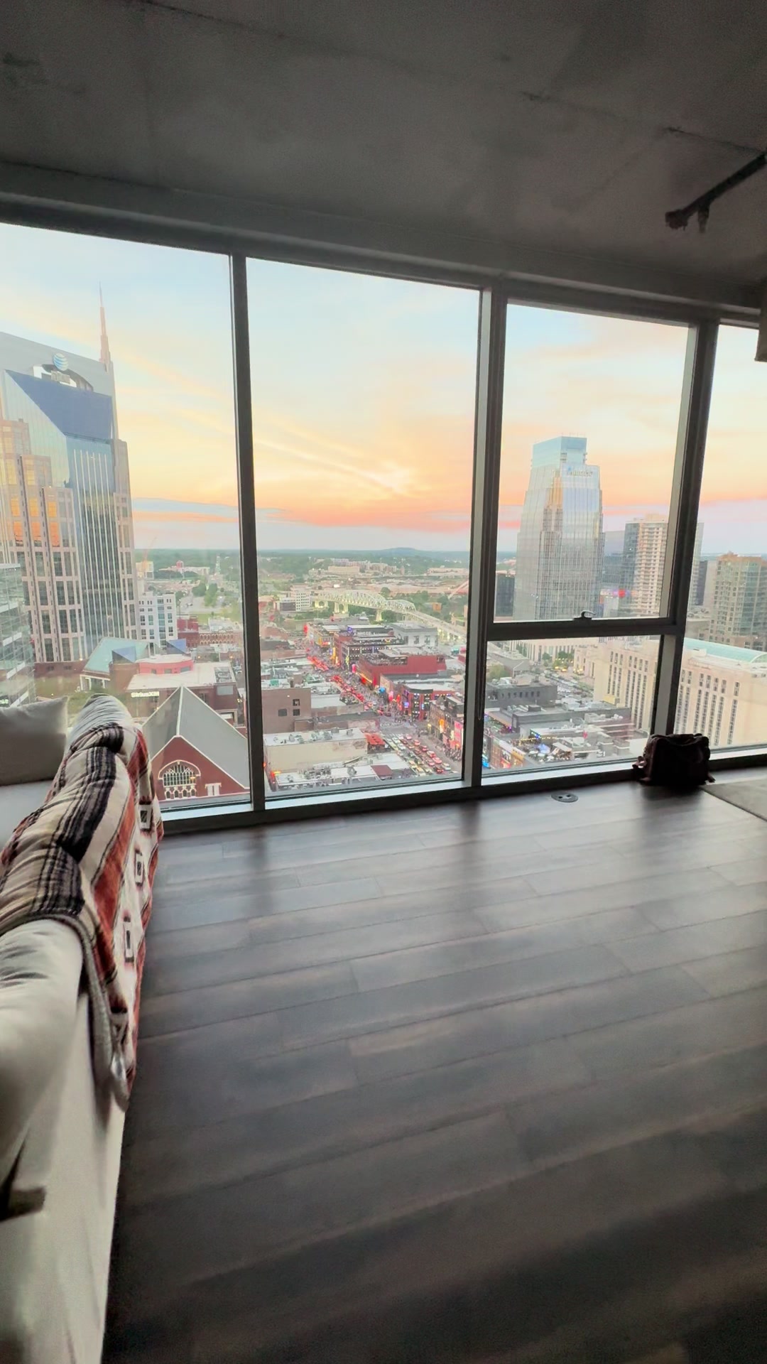 Tennessee sunsets #nashville #nashvilletn #tennessee #sunset #views #morganwallen #broadwaynashville #615 #tiktokshop...