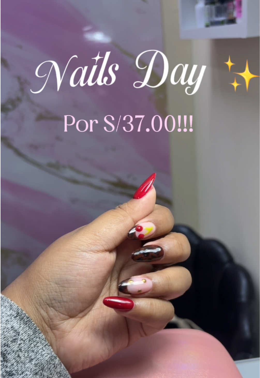 Ya me tocaba cambiarme las uñitas 💅🏽 y esta vez en @D'boudoir Nails que tienen las uñas acrílicas en S/37.00 😍 El...