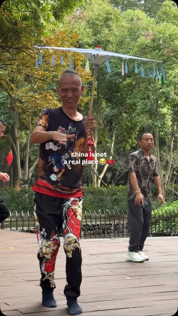 We flew to China just for this… #china #chinadestinations #hangzhou #streetdancers #chineselife