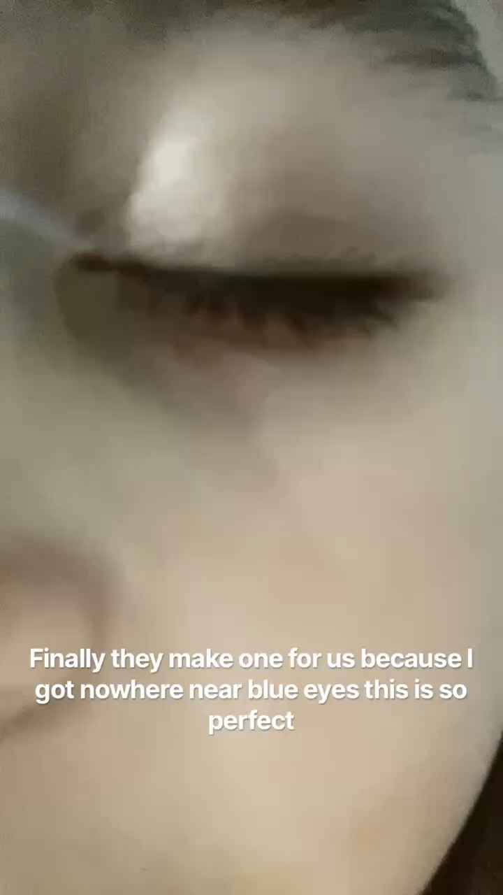Deep brown eyes