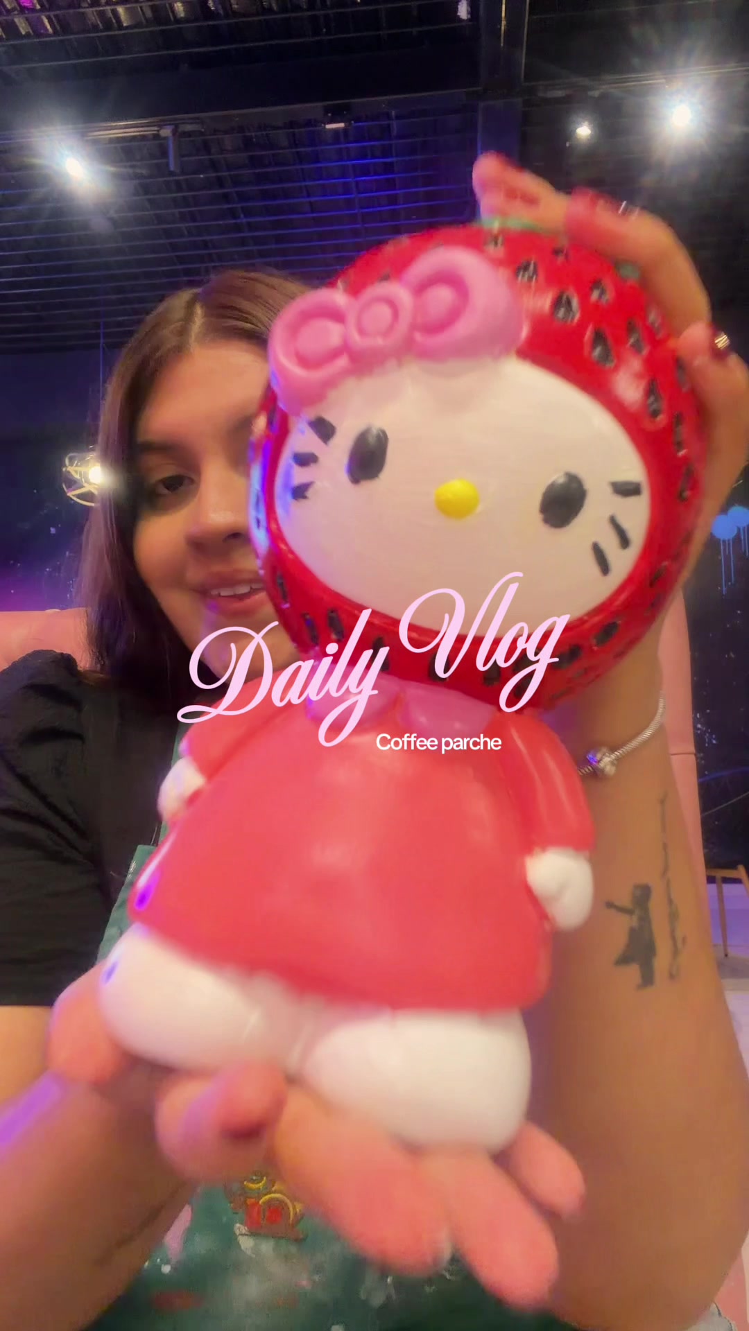 De chef a pintora 🙂‍↔️ ~@Coffee Parche #CapCut #fypシ゚ #ceramica #hellokitty #paint