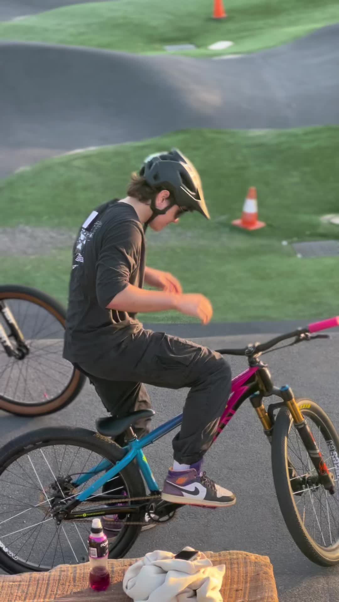 jack x jac #downhill #mtb #viral #fyp #foryoupage #foryou #bike #mtbhubs #mountainbike #dirt #dirtjumper #enduro #end...