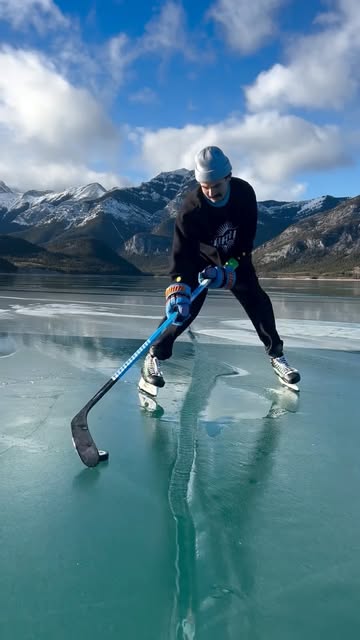 One mess up and that pucks at the bottom of the lake⤵️💧🐟 (Please use proper safety measures when going onto the ice...
