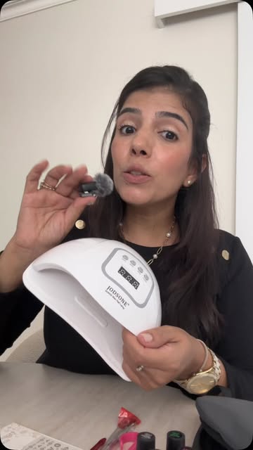¿Y si te digo que puedes empezar a ahorrar dinero haciendo tus uñas en casa? Me encontré este kit de uñas en gel en A...