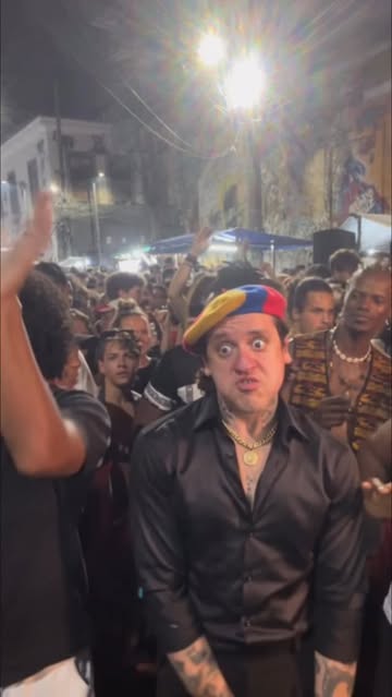 Kikao caiu no baile charme 🚨