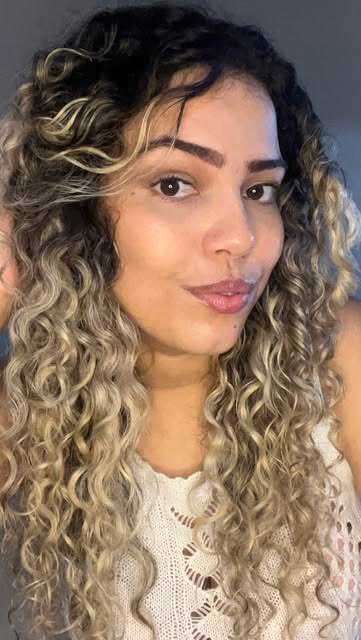 ✨ Minha rotina de cuidados com @dovebrasil Cachos Esculturais! 🤍 Da lavagem à finalização, cada etapa faz parte dess...