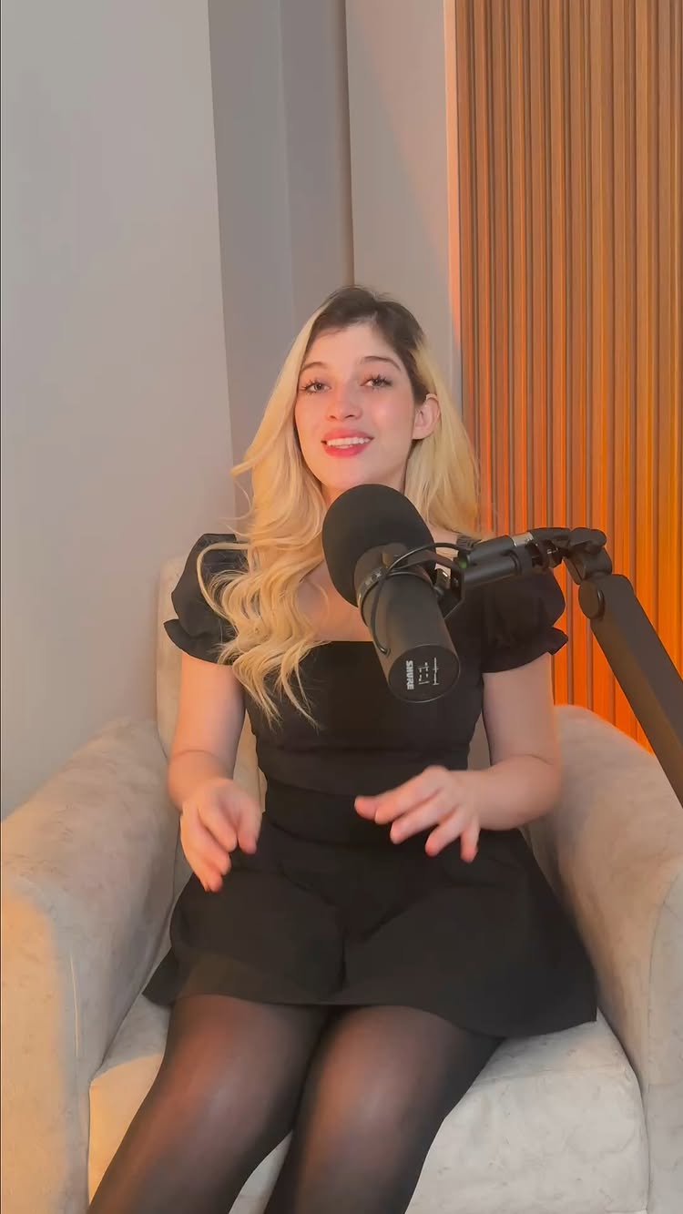 TikTok Shop no es solo ver videos. Es una tienda completa dentro de la misma app de TikTok. Descubres productos mient...
