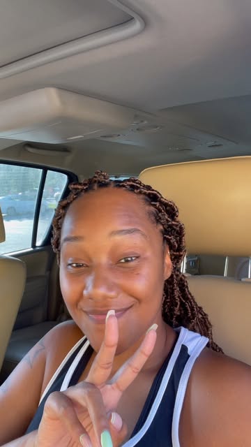 It’s the eyebrows for Me! 😂 #browshaping #brows #newhairwhodis #fauxlocsatl #beingselfishmatters #haveanalignedday #...