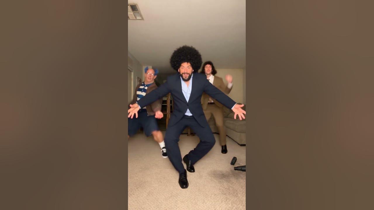 🕺💙 Elfo Musculoso Bailarin💙🕺 Nadie sabe de dónde salió, pero todos saben que baila como nadie. Mitad elfo, mitad...