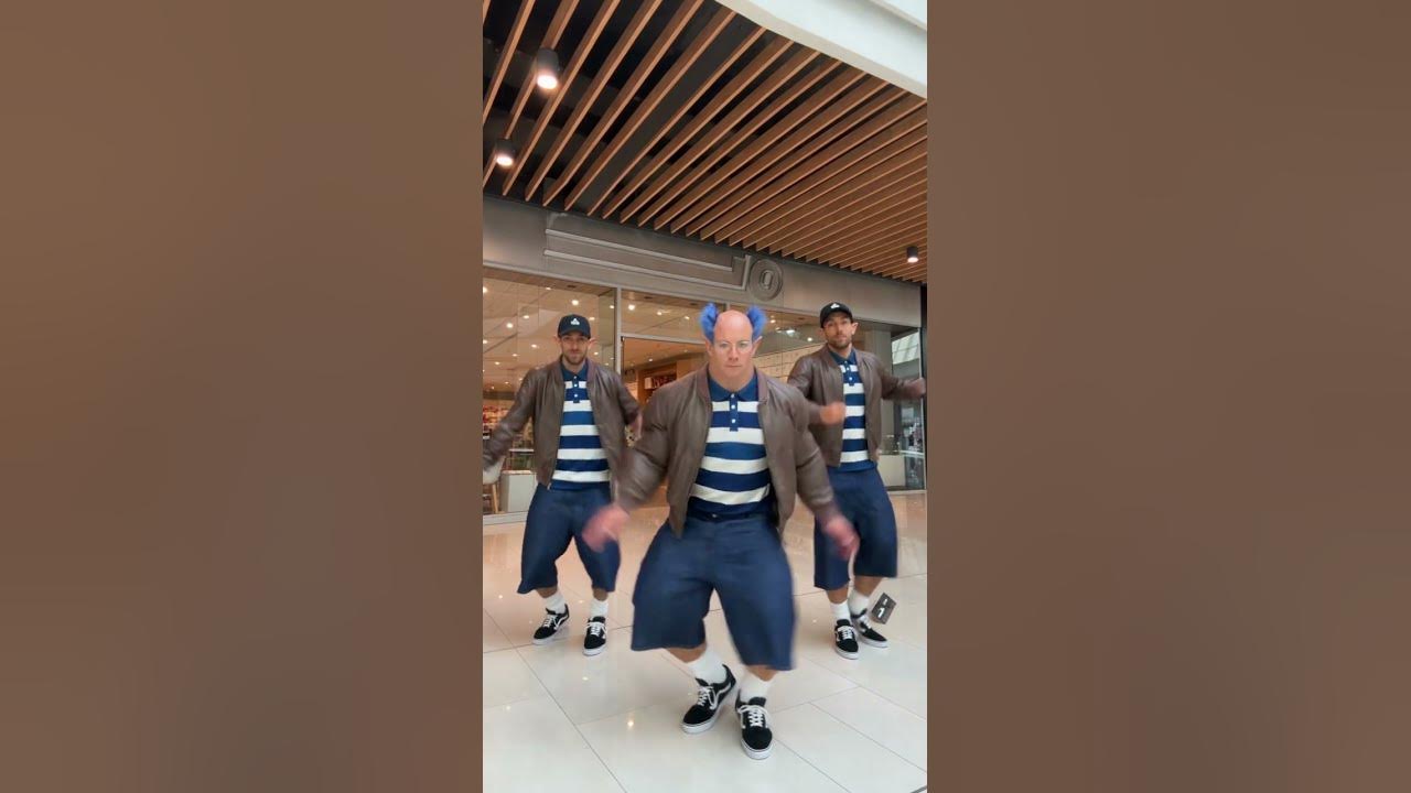 Bruno Azulon y su Escuadron en el Mall 🛍️💙 Bruno Azulón y su escuadrón tomaron el mall. Pasos sincronizados y mucho...